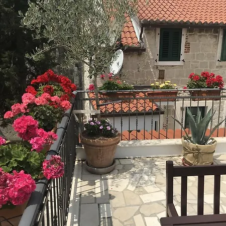 Saint Lucas Διαμέρισμα