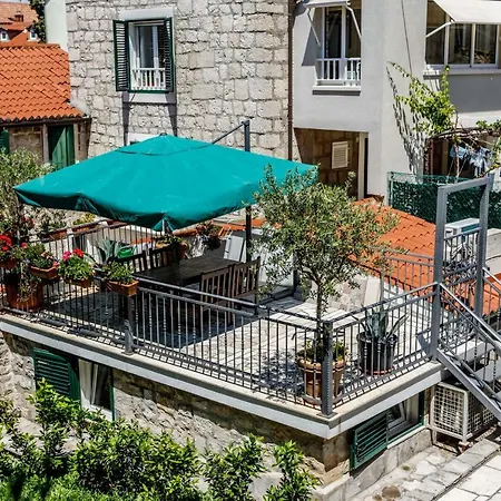 Saint Lucas アパート